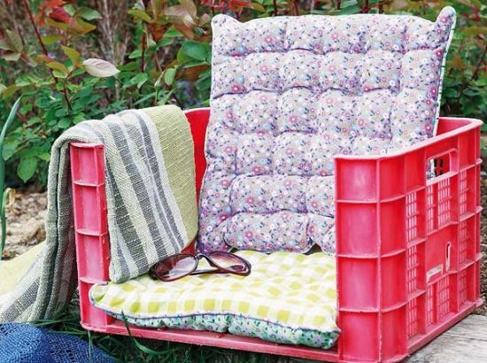 DIY Καρέκλα Κήπου Από Πλαστικά κιβώτια
