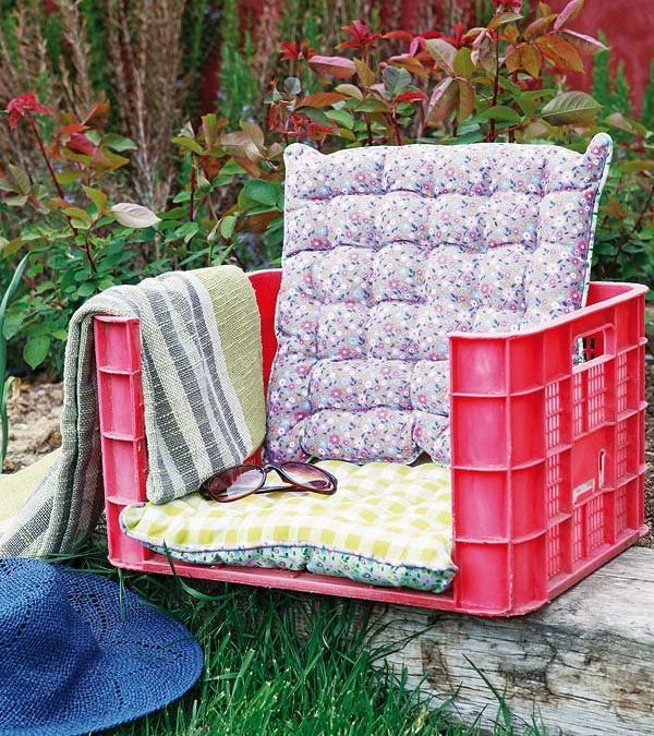 DIY Καρέκλα Κήπου Από Πλαστικά κιβώτια