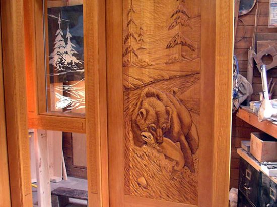 Σκαλιστές ξύλινες πόρτες