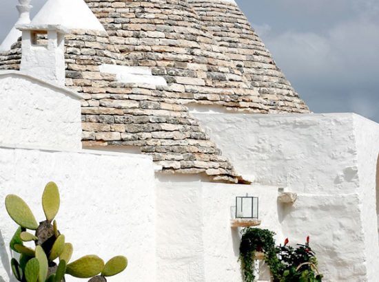 Απίθανο αναστηλωμένο σπιτάκι με τρούλο στην Απουλία, Ιταλία