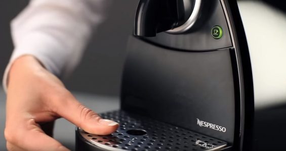 Πως να αφαλατώσετε τη Nespresso Essenza μηχανή εσπρέσσο σας
