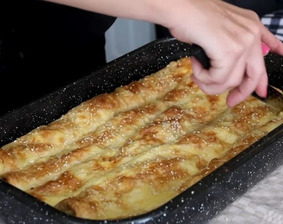Φτιάξτε Την Πιο Πεντανόστιμη Τυρόπιτα – Χωρίς Ρολό, Χωρίς Ζύμη